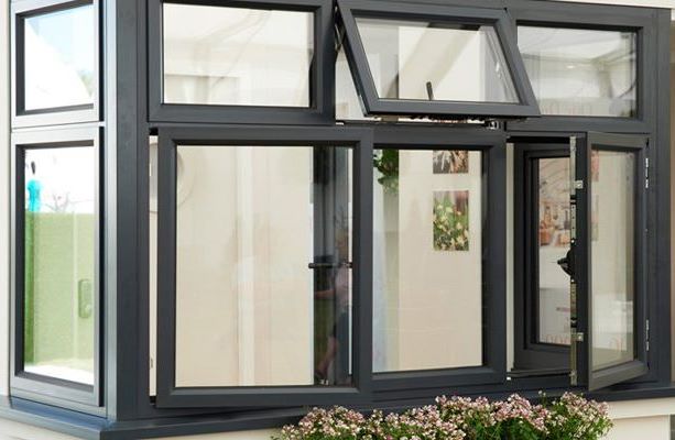 Фото алюминиевого профиля для остекления помещений